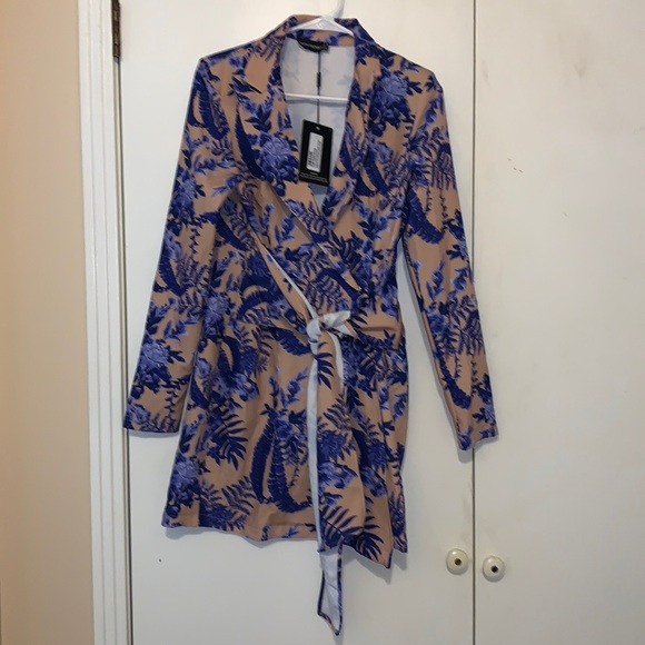 Pretty little things nude floral wrap blazer dresssize 6 - Picture 1 of 7